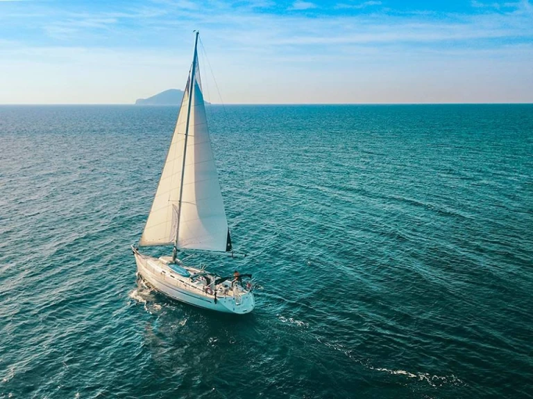 Hire Sailboat Bavaria with a boat licence