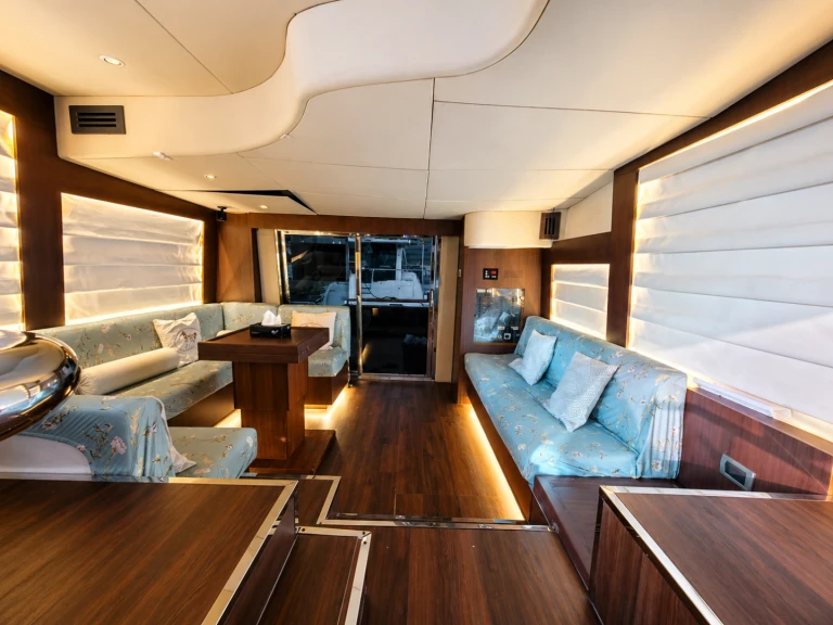 Motorboat hire in Dubai Marina - Custom Made 50 MY