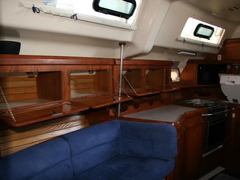 Hunter Hunter 420 charter bareboat or skippered in  Edgewater