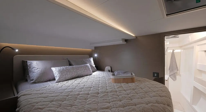 Charter a Leopard Catamarans / Robertson & Caine Leopard 46 - 5 cab. in Furnari on Samboat