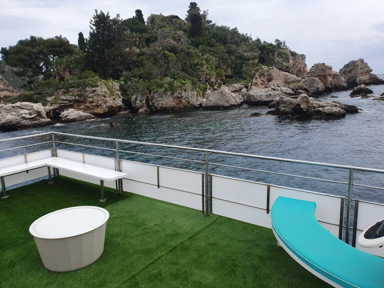 Hire Motorboat with or without skipper monstes Porto di Giardini