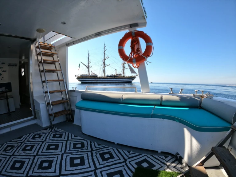 Motorboat to hire Porto di Giardini at the best price