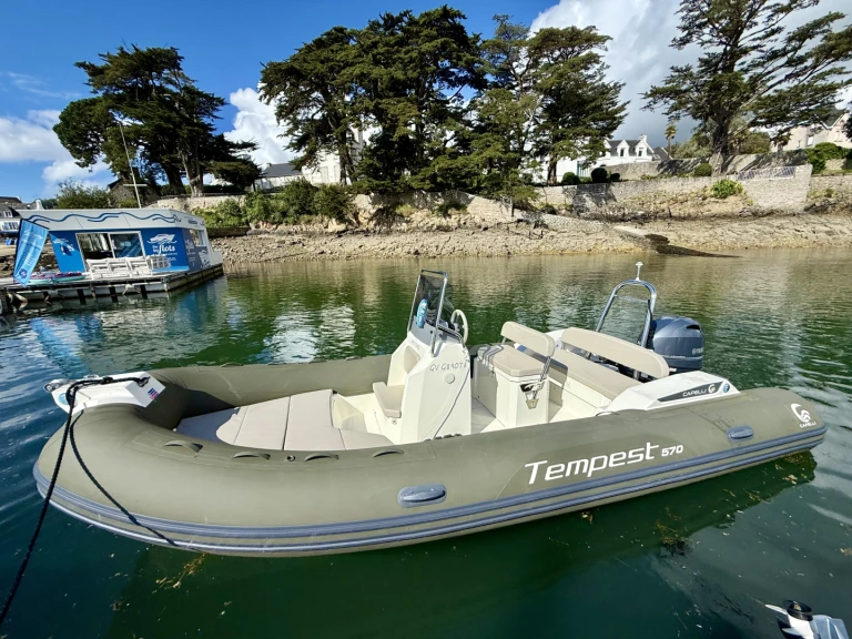 Hire a Capelli Tempest 570 Combrit