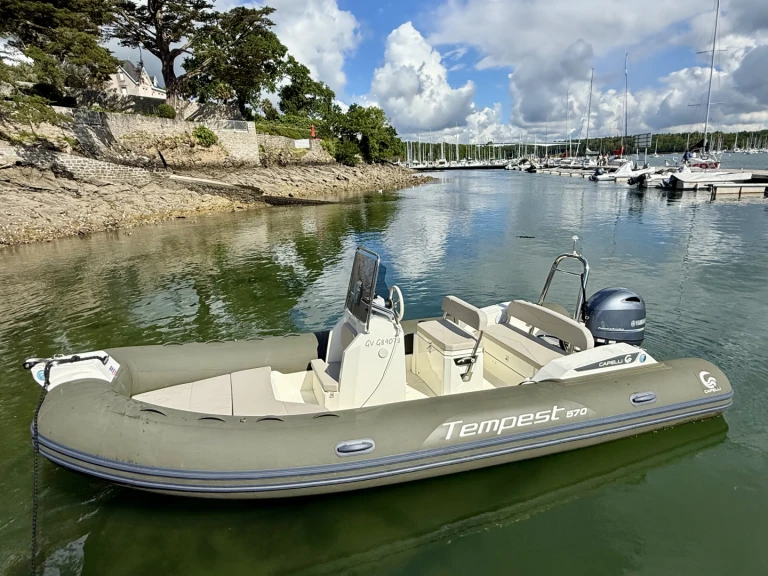 Hire RIB Capelli with a boat licence