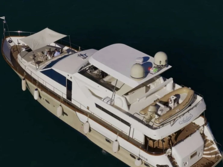 Luxury Yacht to hire Salerno at the best price