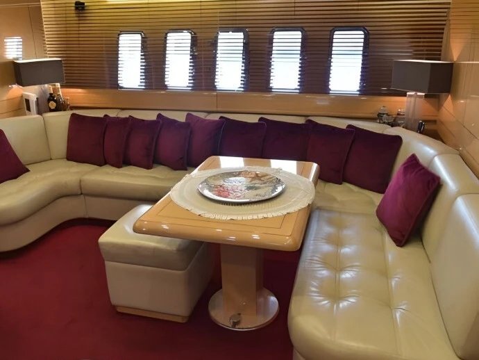 Luxury Yacht to hire Castellammare di Stabia at the best price