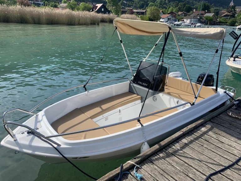 Charter a Valory V440 in Annecy on Samboat
