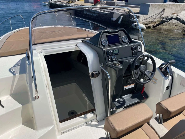 Motorboat hire in Marina (City) - Quicksilver Activ 755 Sundeck