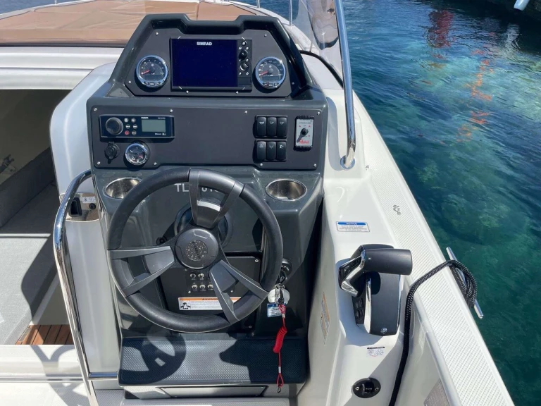 Charter a Quicksilver Activ 755 Sundeck in Marina (City) on Samboat