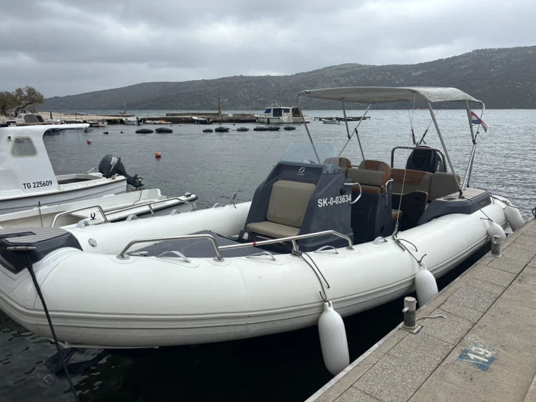 Yacht hire Trogir cheap Medline 7.5