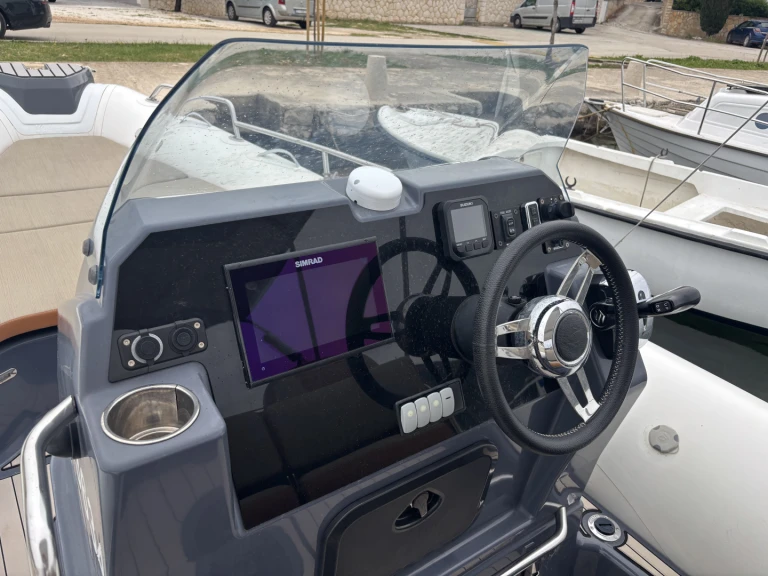 Charter a Zodiac Medline 7.5 in Trogir on Samboat