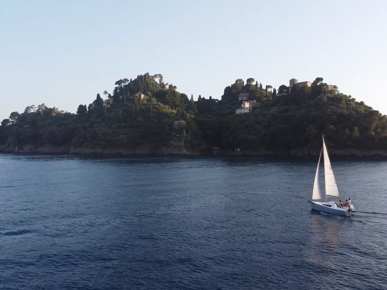 Sailboat to hire Rapallo at the best price