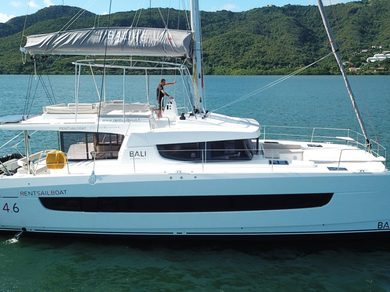 Hire a BALI 4.6 5 CABINES NUM 4 BALI 4.6 5 CABINES NUM 4 Le Marin