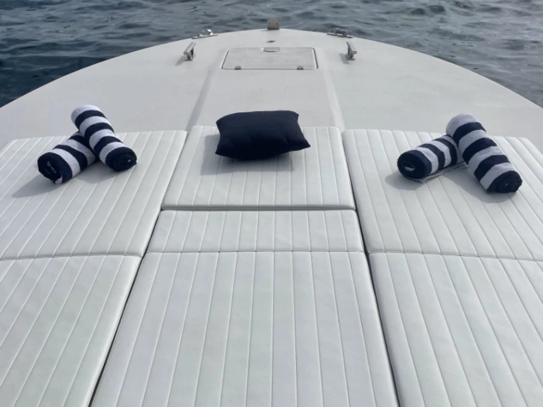 Charter a Itama Itama 38 in Sorrento on Samboat