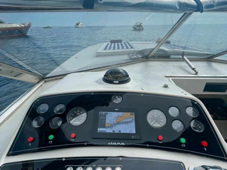 Luxury Yacht to hire Sorrento at the best price