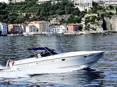 Hire a Itama Itama 38 Sorrento