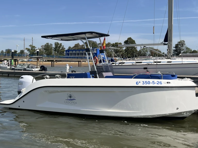 Motorboat hire in Real Club Marítimo de Huelva - Bey Yacht Bey 18