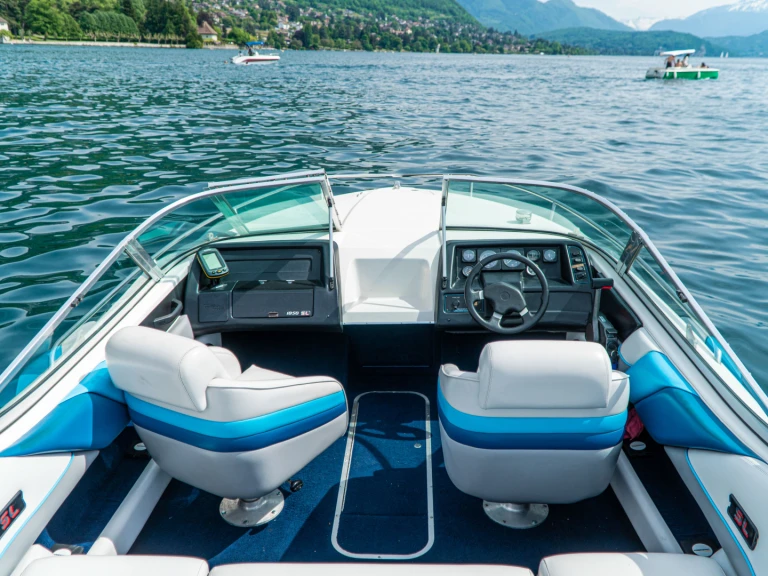 Motorboat to hire Annecy at the best price