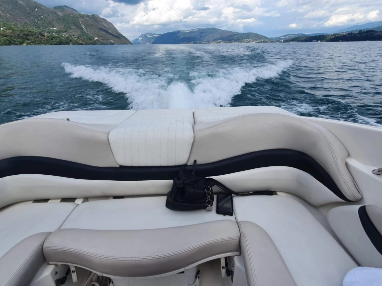 Hire Motorboat Glastron with a boat licence