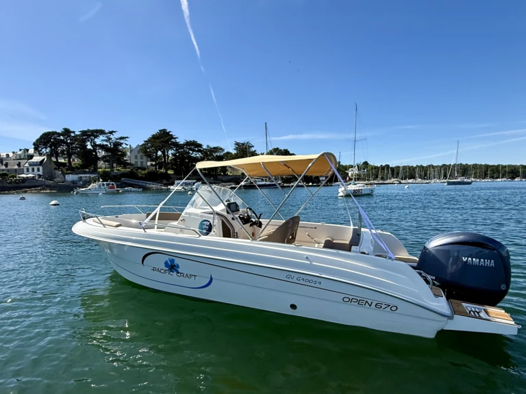 Yacht charter Combrit - Pacific Craft Pacific Craft 670 Open on SamBoat