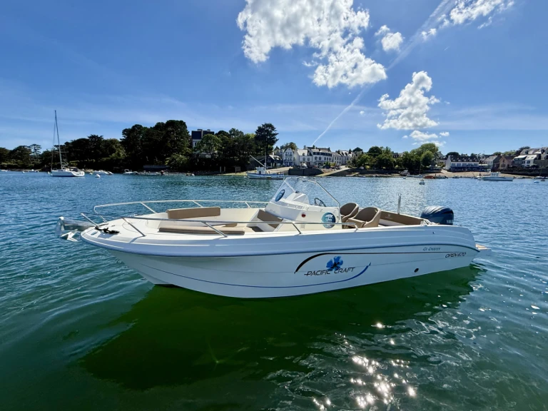 Yacht hire Combrit cheap Pacific Craft 670 Open