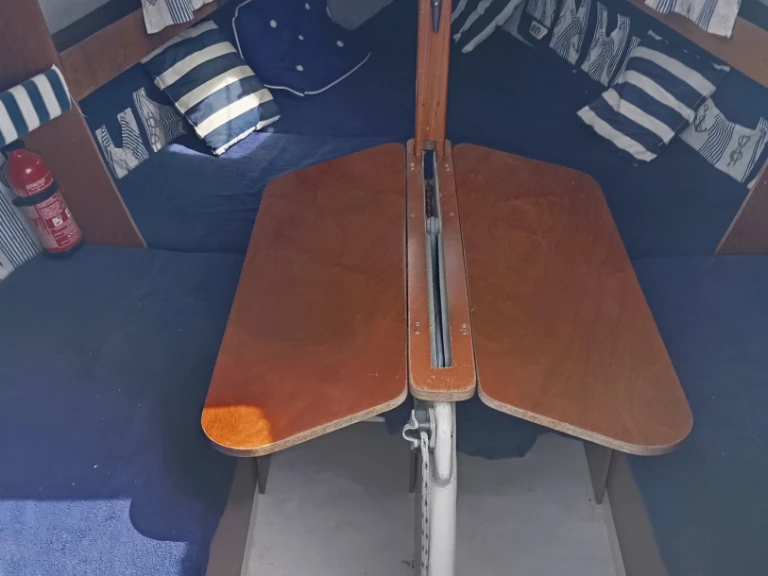 Hire Sailboat B2 Marine with a boat licence