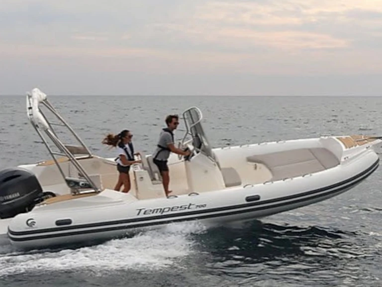 Charter a Capelli Tempest 700 Sun in France on Samboat