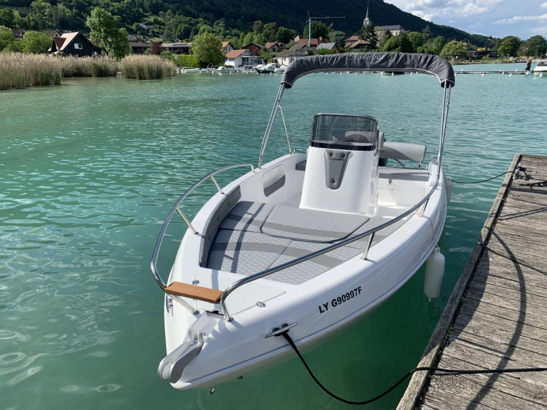 Charter a Aquabat Sport Line 19 in Annecy on Samboat