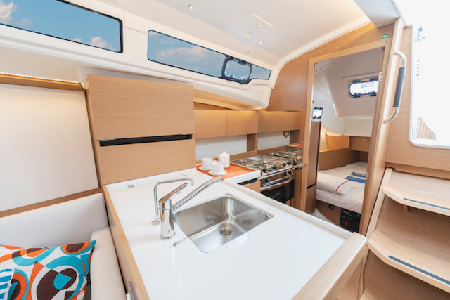 Sailboat hire in Cres - Jeanneau Sun Odyssey 350