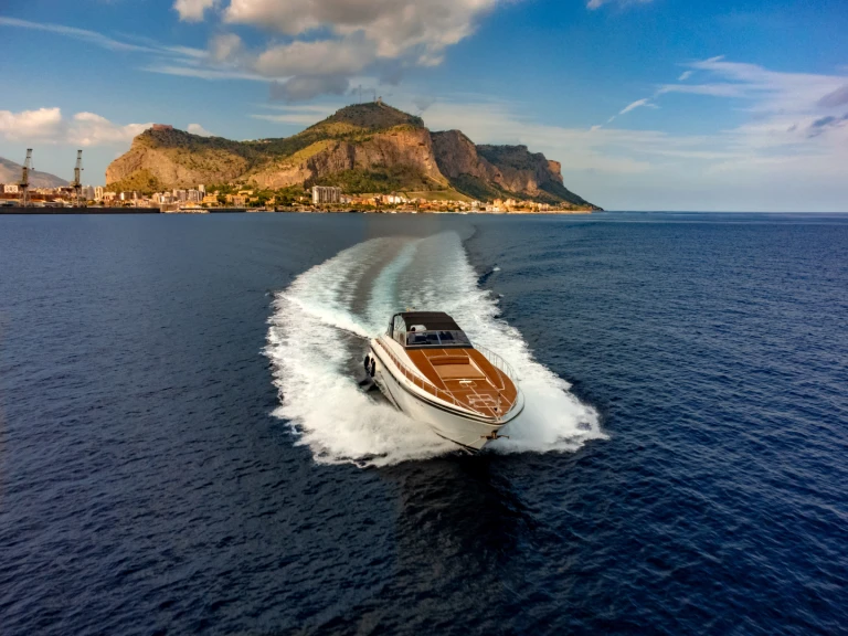 Hire a Leopard Leopard 23 Palermo