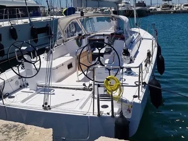 Hire a Bénéteau First 36 Lávrio