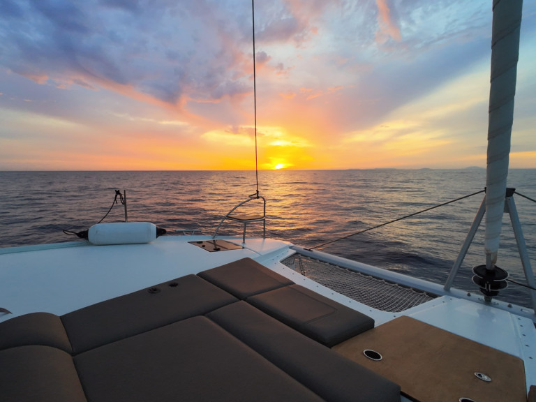 Hire Catamaran with or without skipper Fountaine Pajot Lefkáda