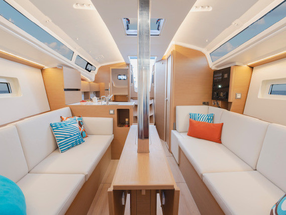Hire Sailboat with or without skipper Jeanneau Cres