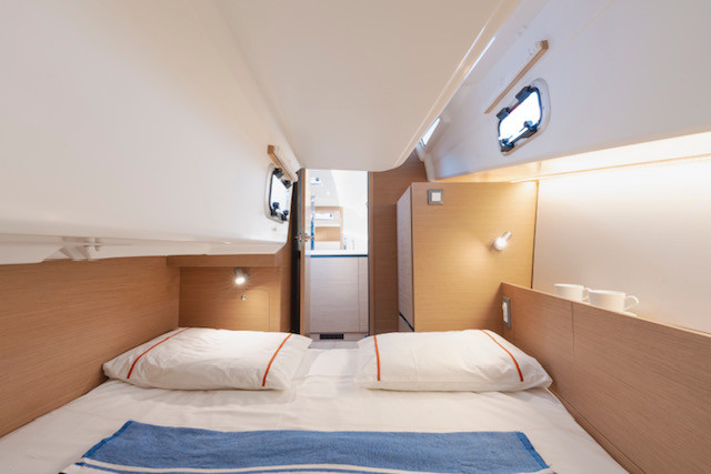 Sailboat to hire Cres at the best price