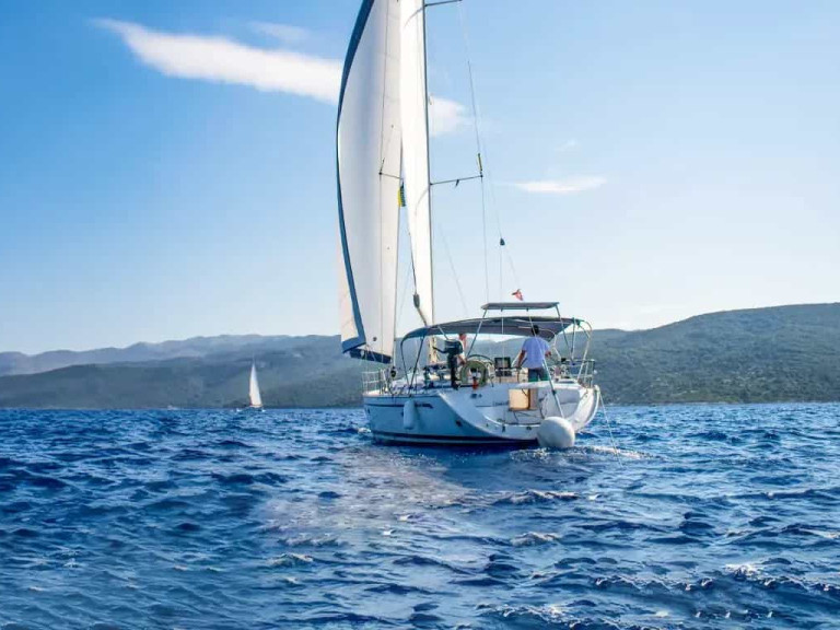 Hire Sailboat Bavaria with a boat licence