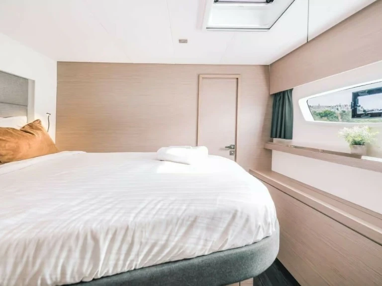 Hire Catamaran Fountaine Pajot with a boat licence