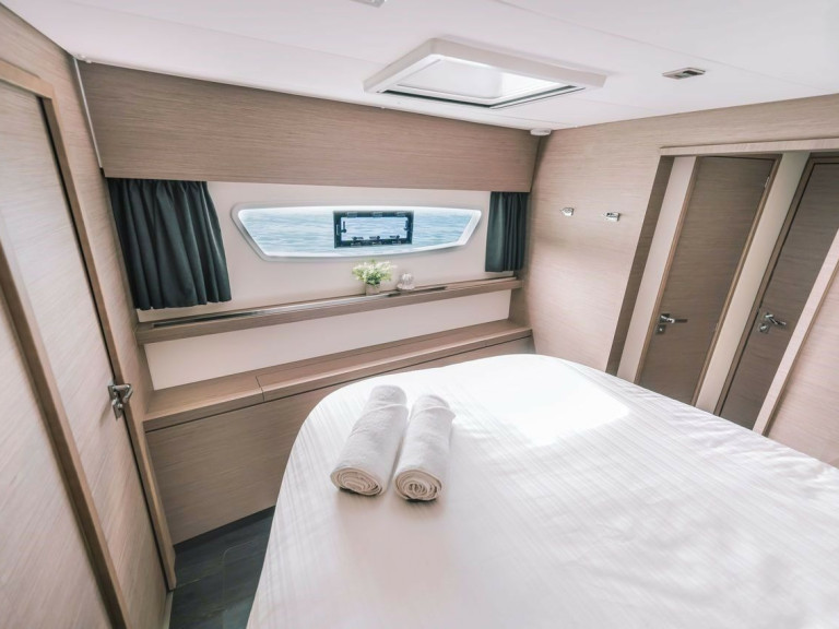 Yacht charter Ribishi - Fountaine Pajot Tanna 47 on SamBoat