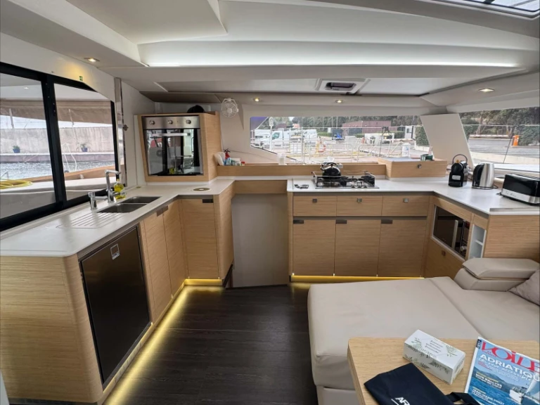 Catamaran hire in Cogolin - Fountaine Pajot Elba 45 S