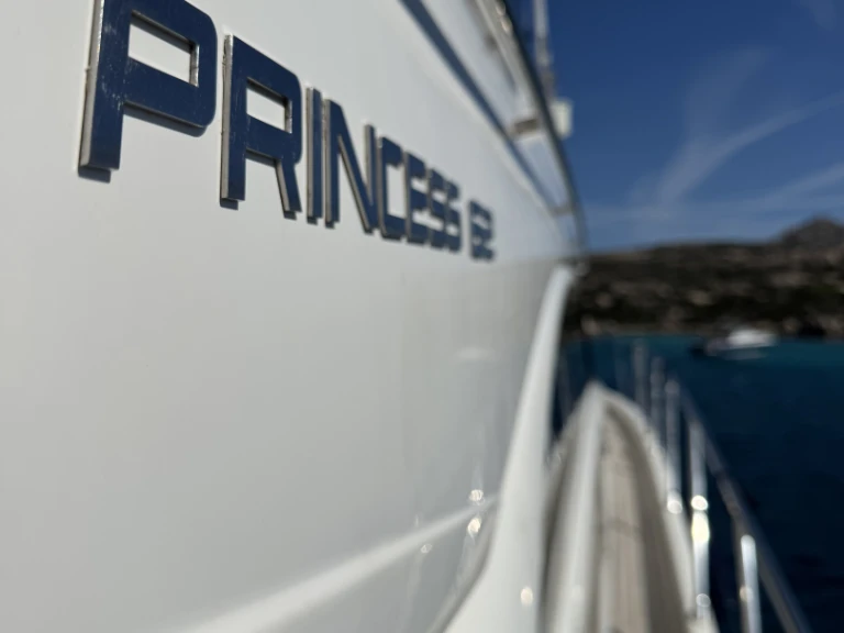 Charter a Princess Princess 62 Fly in Portisco on Samboat
