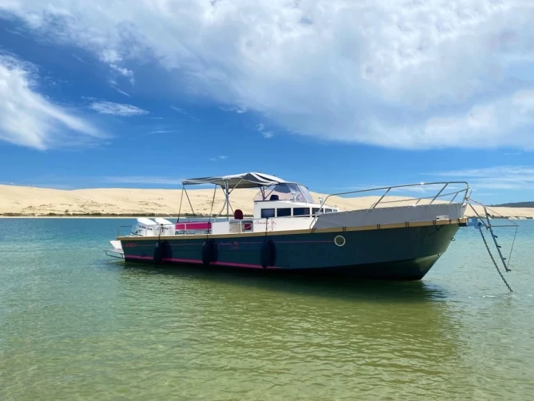 Hire Motorboat Beacher with a boat licence