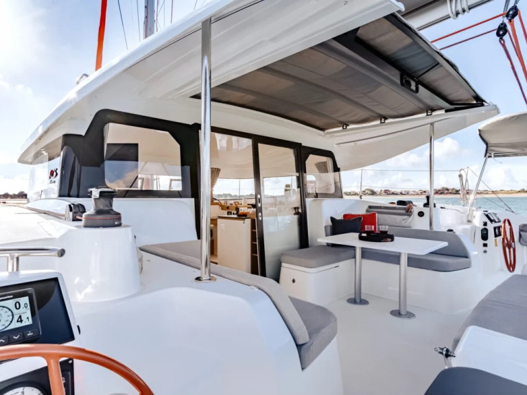 Catamaran to hire Annapolis at the best price