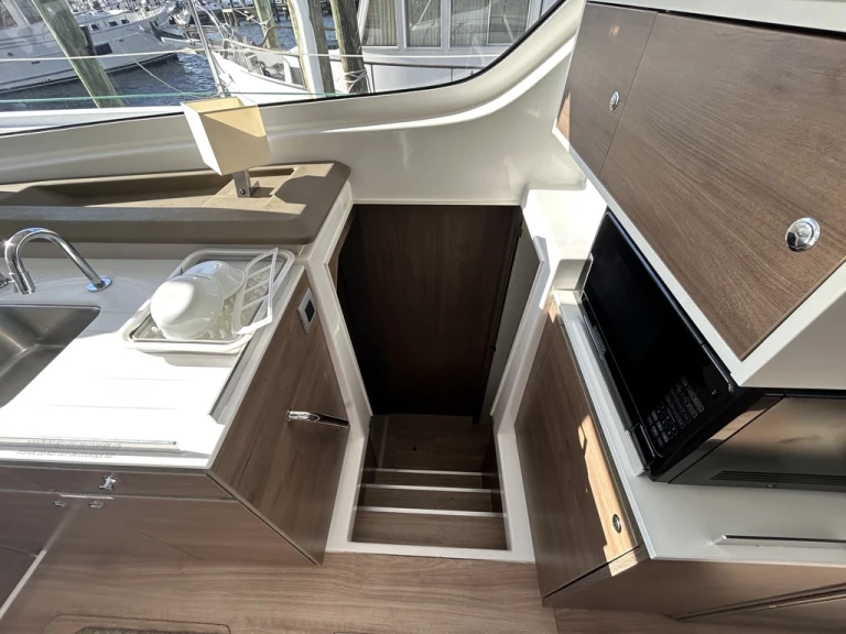Catamaran hire in Annapolis - Bali Bali Catspace Voile