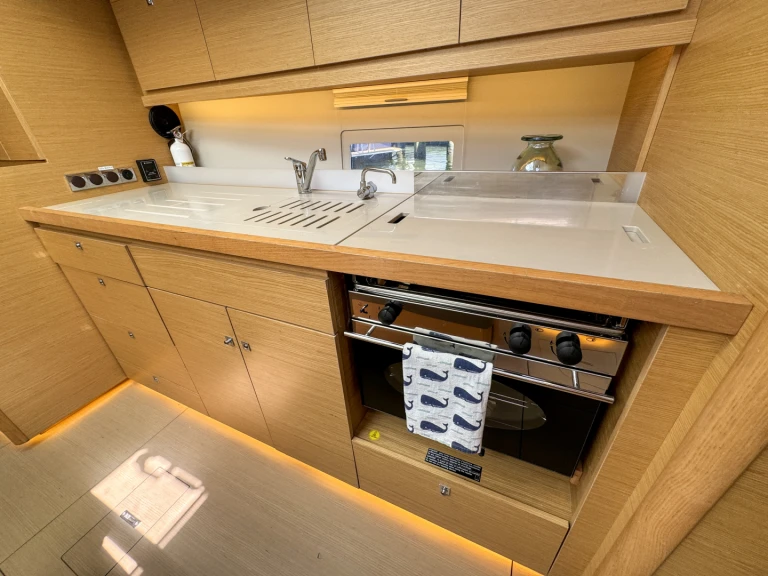 Hire a Dufour Dufour 430 Annapolis