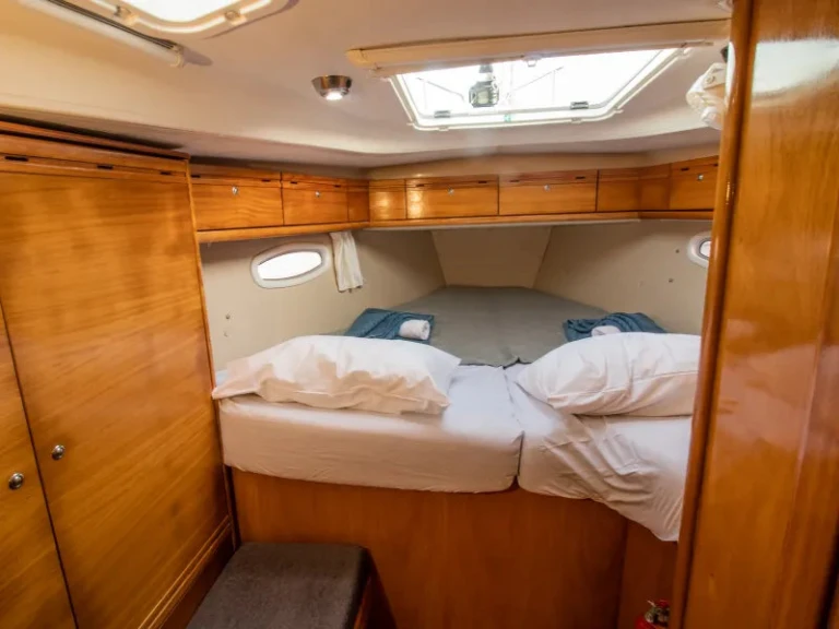 Sailboat to hire Kallithea at the best price