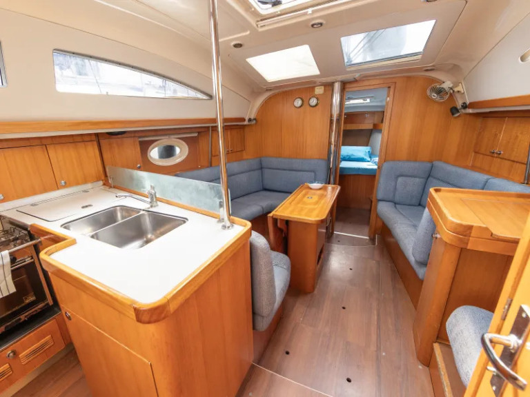 Sailboat to hire Préveza at the best price