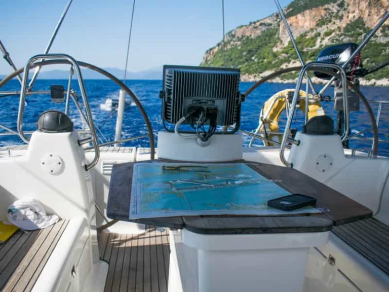Charter a Bavaria Bavaria 50 in Nikiána on Samboat