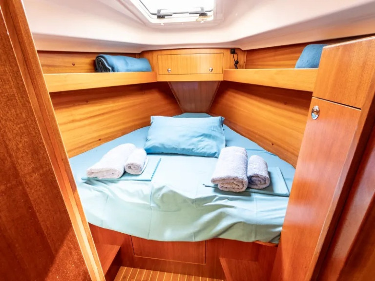 Hire Sailboat Elan with a boat licence