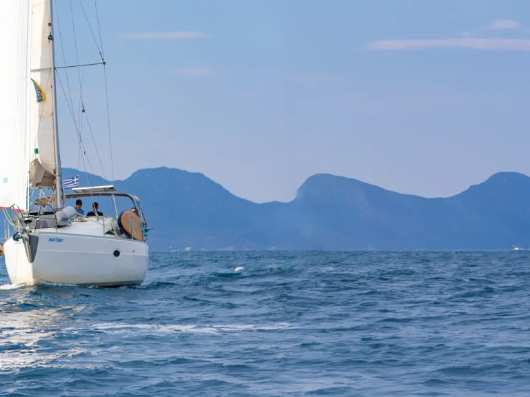 Hire a Elan Elan 34 Préveza