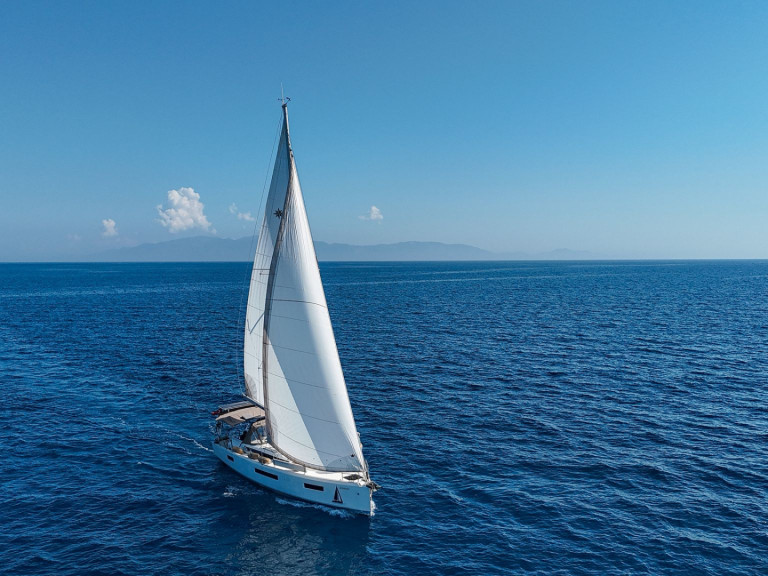 Hire Sailboat Jeanneau with a boat licence