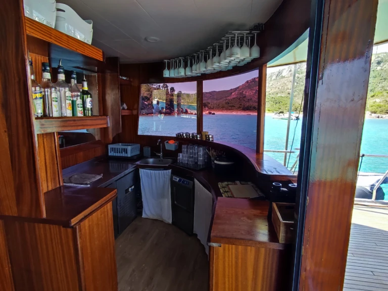 Motorboat to hire Naples at the best price